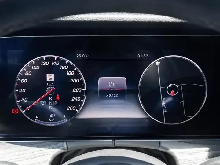 Mercedes-Benz E 350 4MATIC/Night Pckg/ПАНОРАМА/CARFAX, снимка 12 - Автомобили и джипове - 55174319
