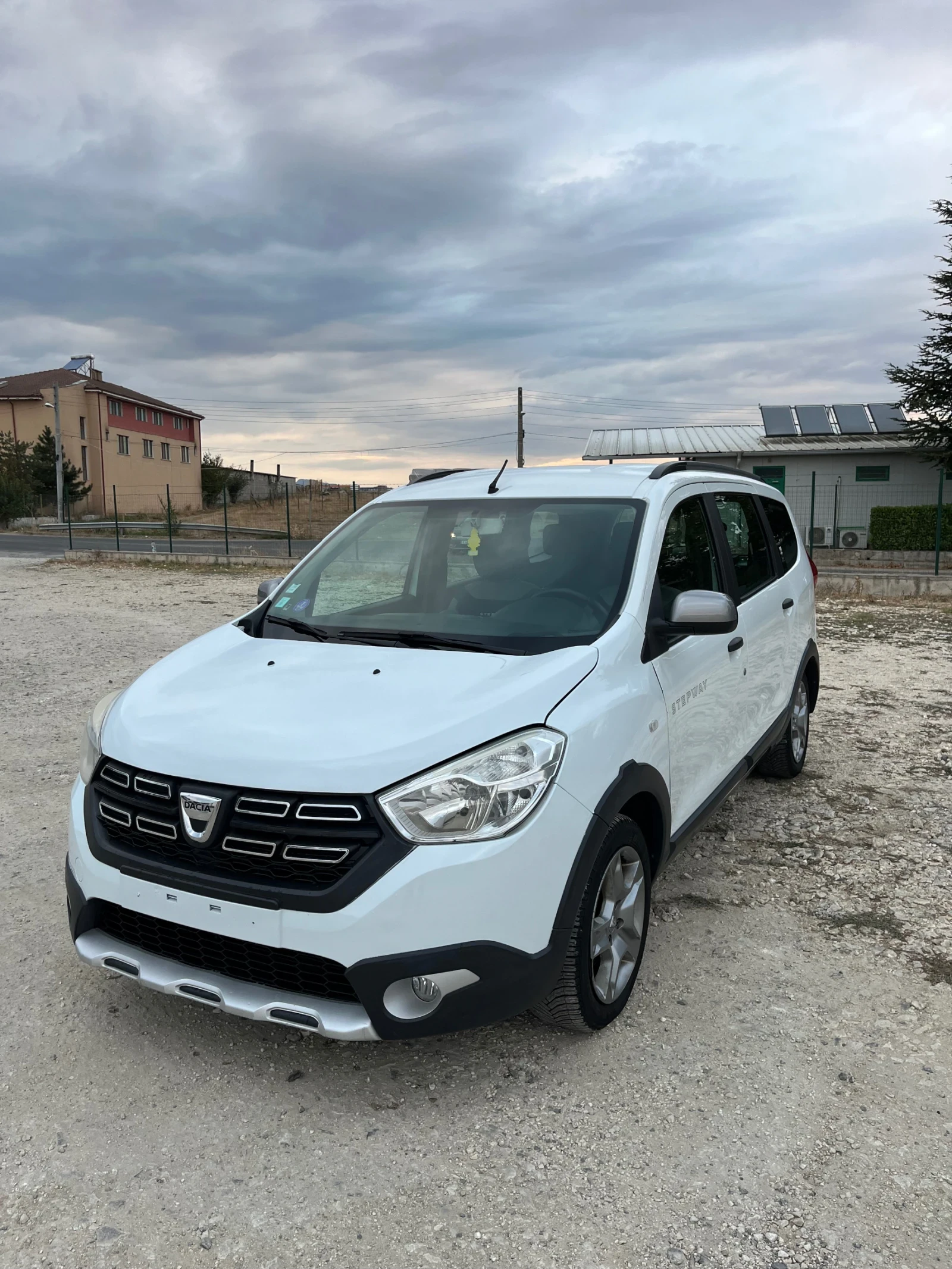 Dacia Lodgy 1.2 Stepway, снимка 1