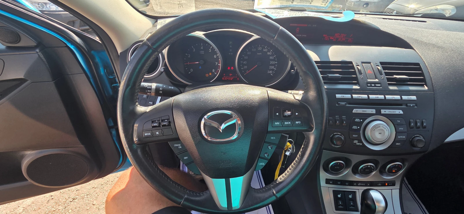 Mazda 3 АВТОМАТ СЕДАН - изображение 8