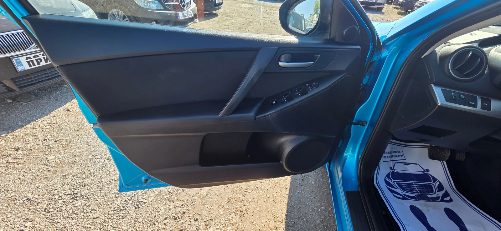 Mazda 3 АВТОМАТ СЕДАН - изображение 6