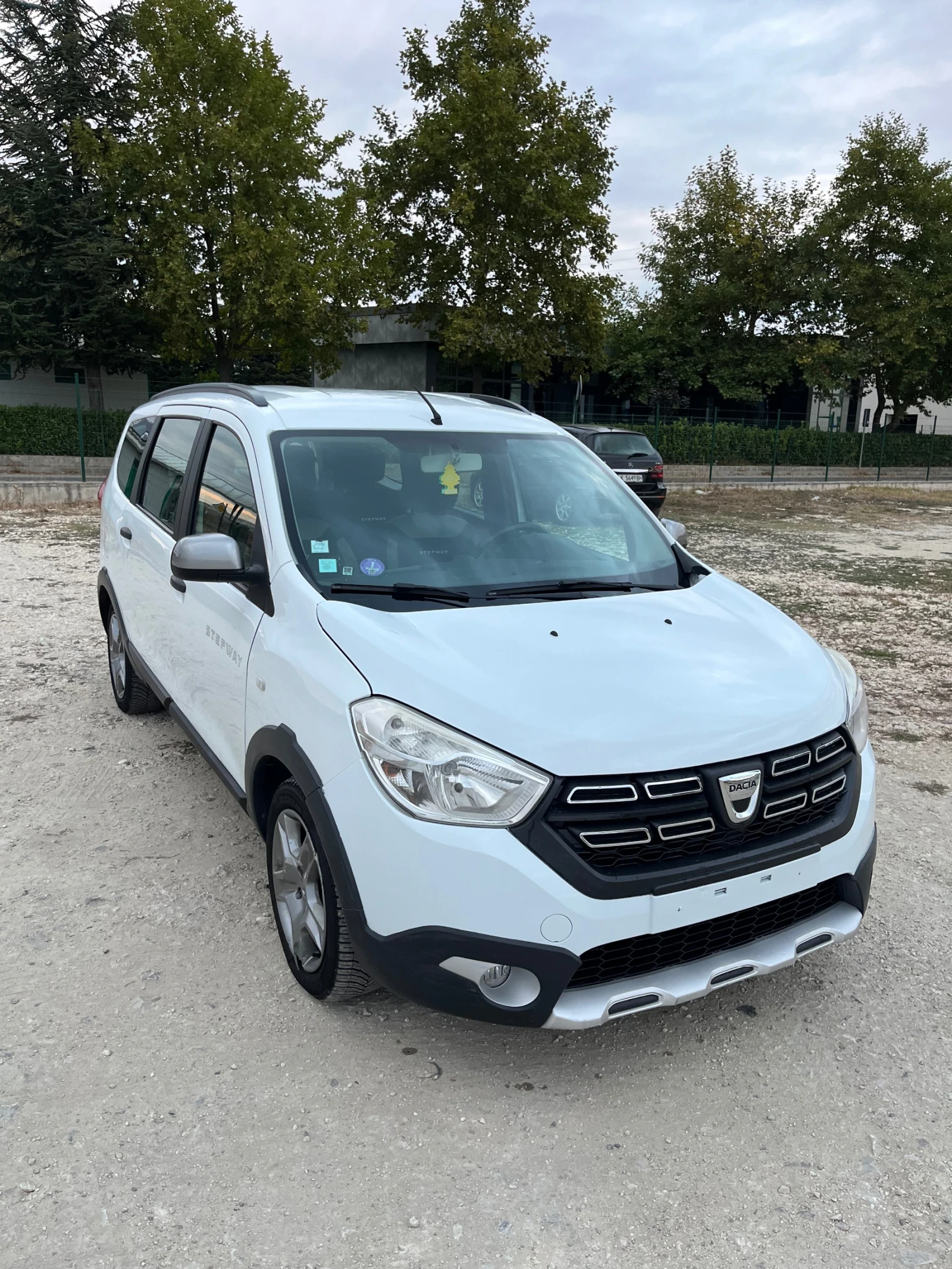 Dacia Lodgy 1.2 Stepway - изображение 2