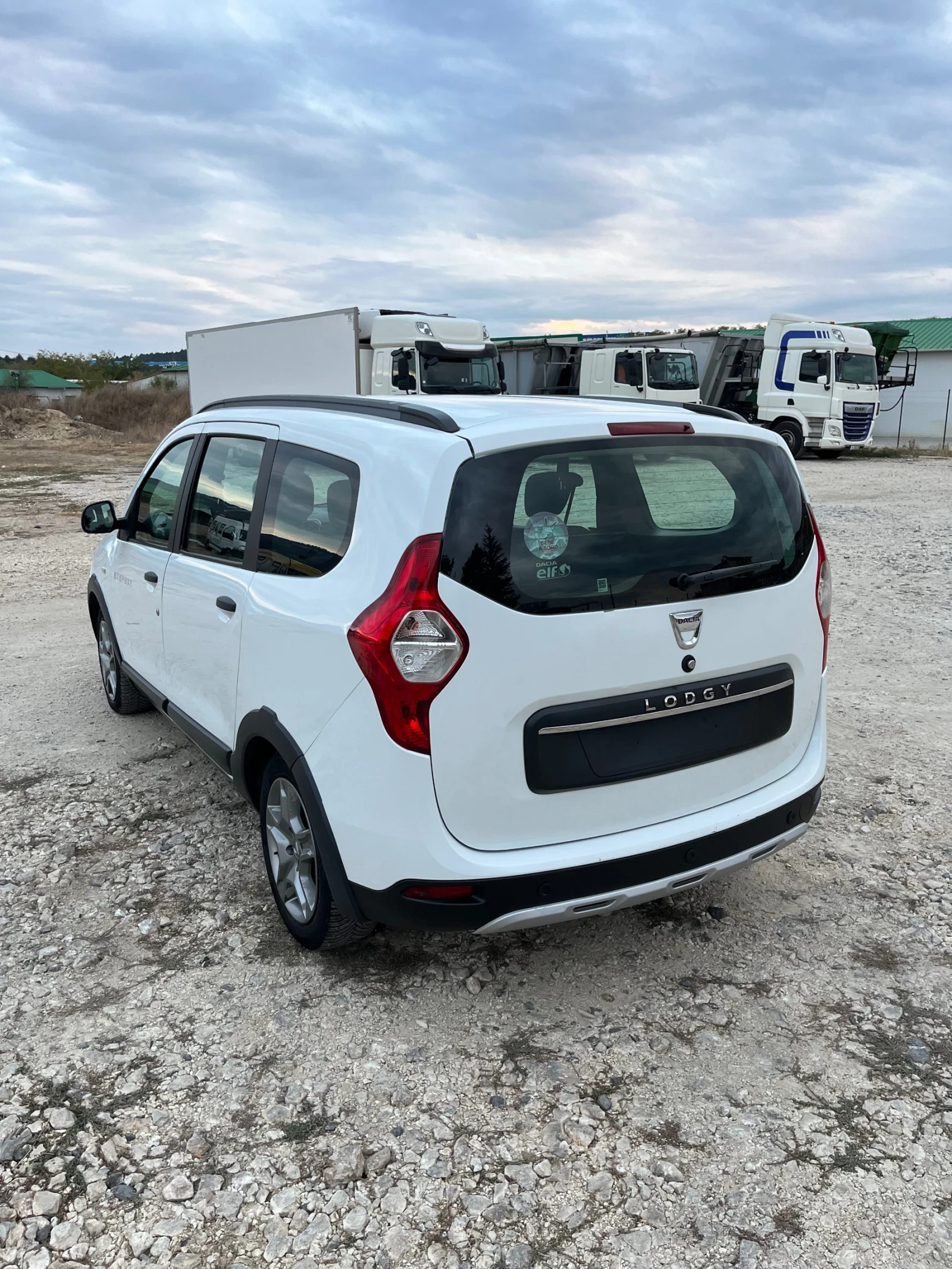 Dacia Lodgy 1.2 Stepway - изображение 4