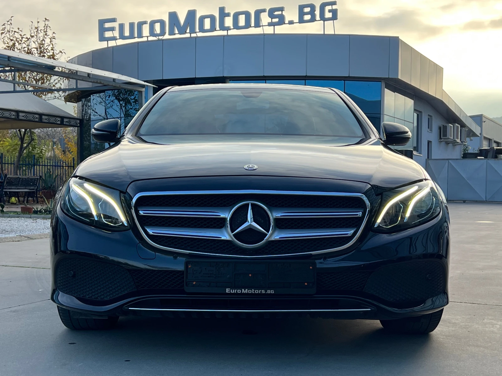 Mercedes-Benz E 220 d, 9G, AVANTGARDE, FULL SERVICE MERCEDES-KATO HOB! - изображение 2