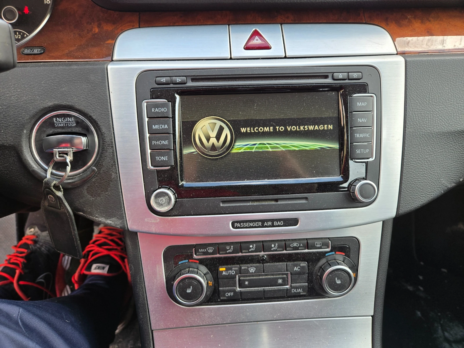 VW Passat 2.0 TDI Германия Нави Ксенон Кожа Парктроник 170PS - изображение 9