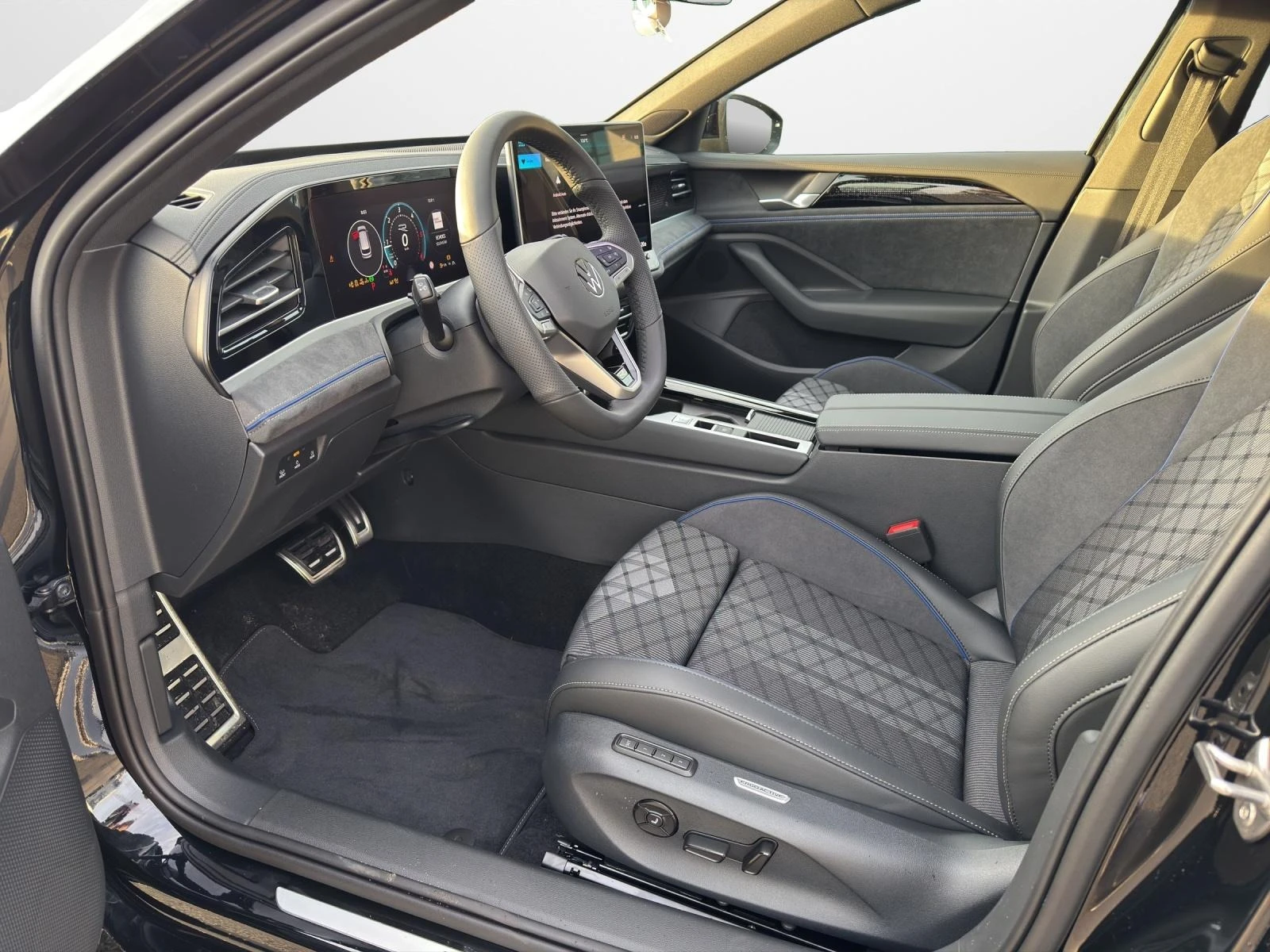 VW Passat 2.0 TDI 4-MOTION R-LINE PANORAMA HEAD-UP MATRIX  - изображение 5