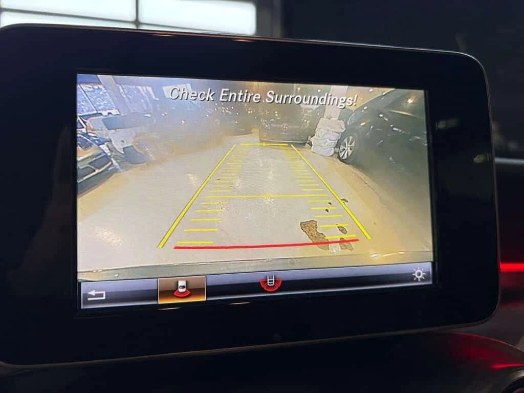 Mercedes-Benz C 300 * 4MATIC Sedan* NO ACCIDENTS* 11 SERVICE RECORDS *, снимка 12 - Автомобили и джипове - 53801933