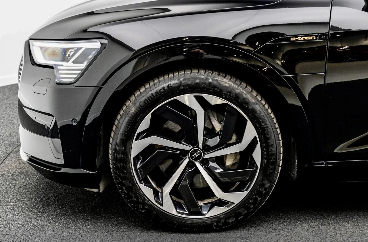 Audi E-Tron Sportback| Pano| Navi| 360| TV| Black, снимка 4 - Автомобили и джипове - 54010165