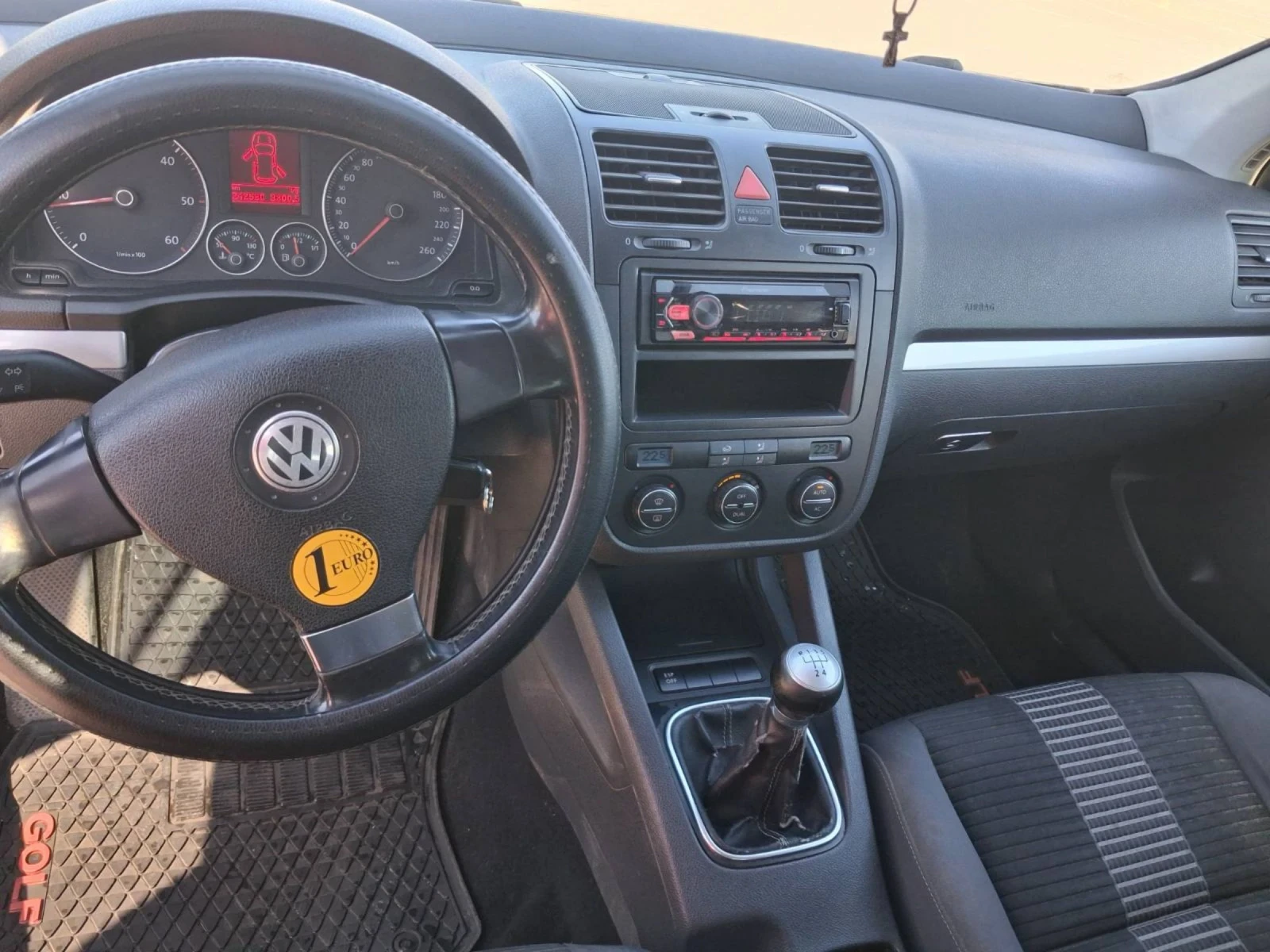 VW Golf 5 1.9 TDI, снимка 10 - Автомобили и джипове - 54268487