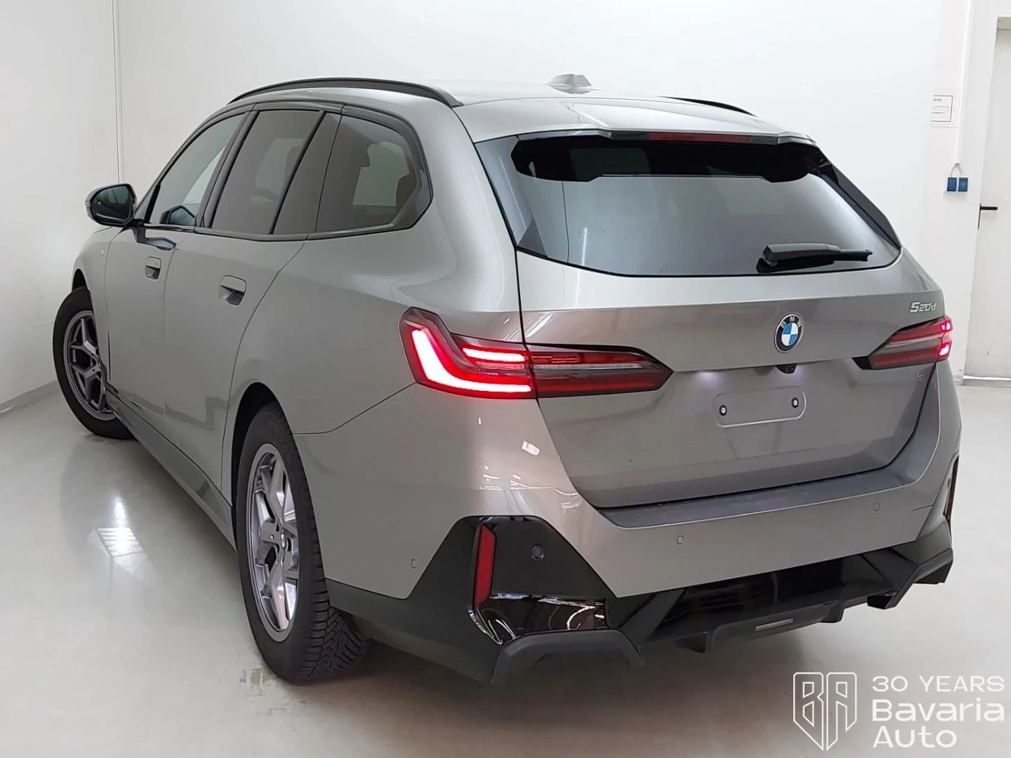BMW 520 d Touring M Sport Paket Steptronic, снимка 2 - Автомобили и джипове - 54836649