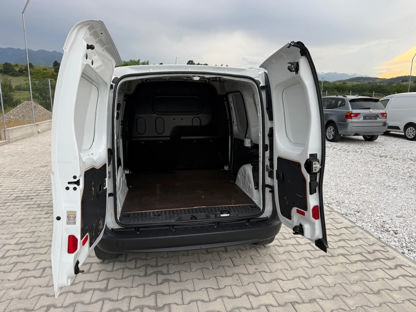 Mercedes-Benz Citan 1.5 DCI 2+ 1, снимка 16 - Автомобили и джипове - 54875579