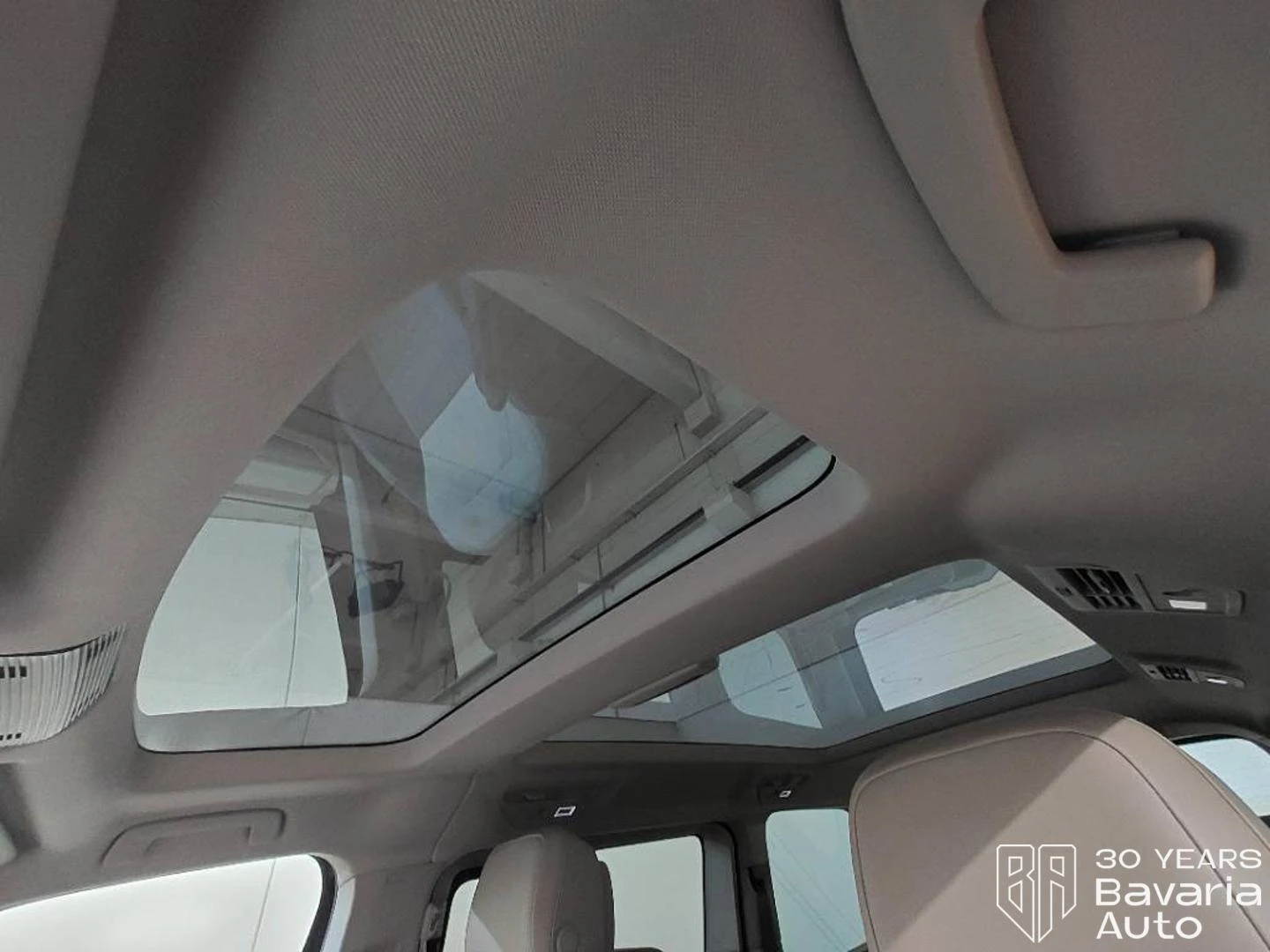 VW Multivan Style lang DSG Easy Open Basic, снимка 10 - Автомобили и джипове - 55401366