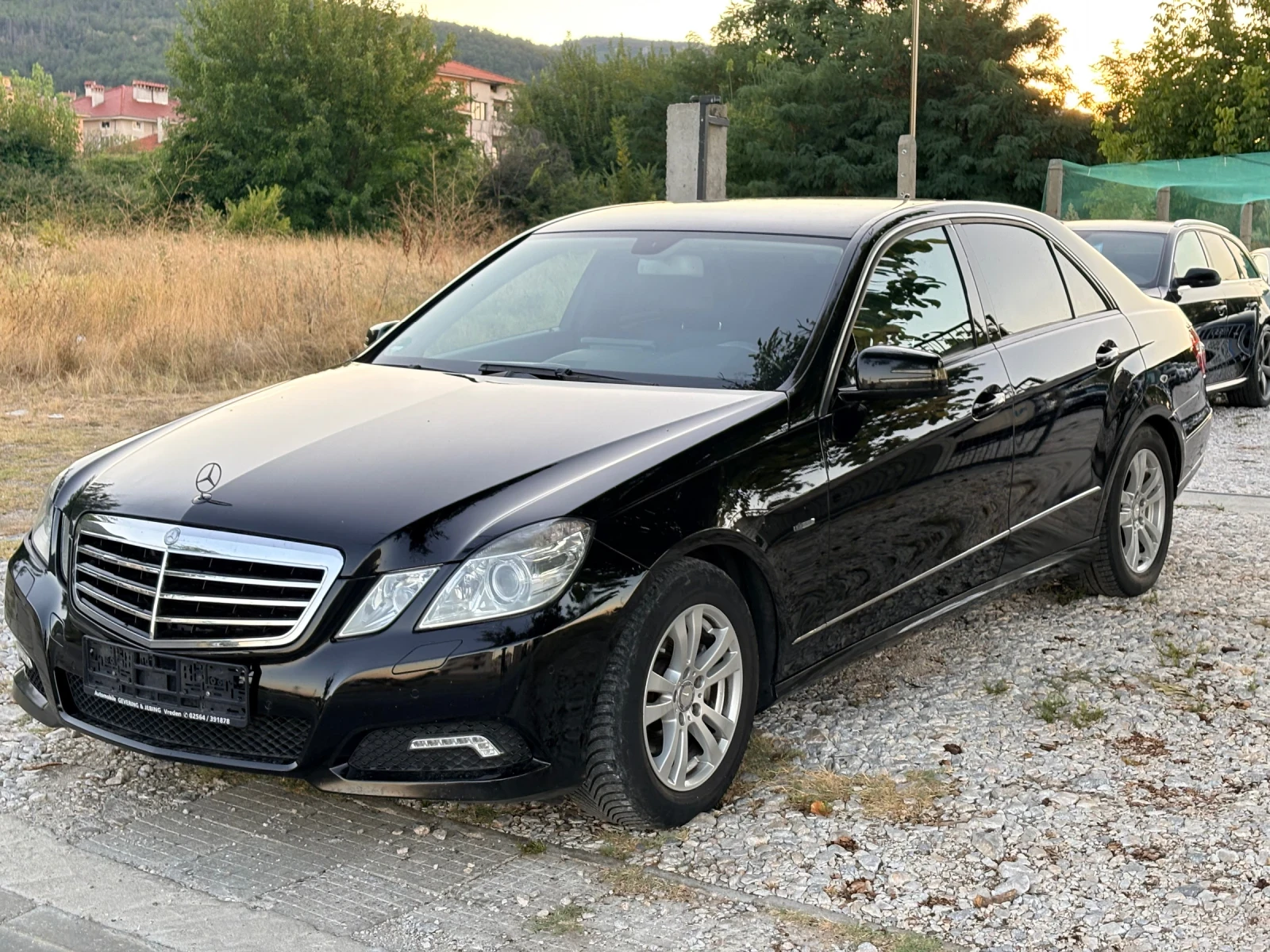 Mercedes-Benz E 220 Автомат Avangarde Сервизна История 273000км Уникат, снимка 3 - Автомобили и джипове - 55566307