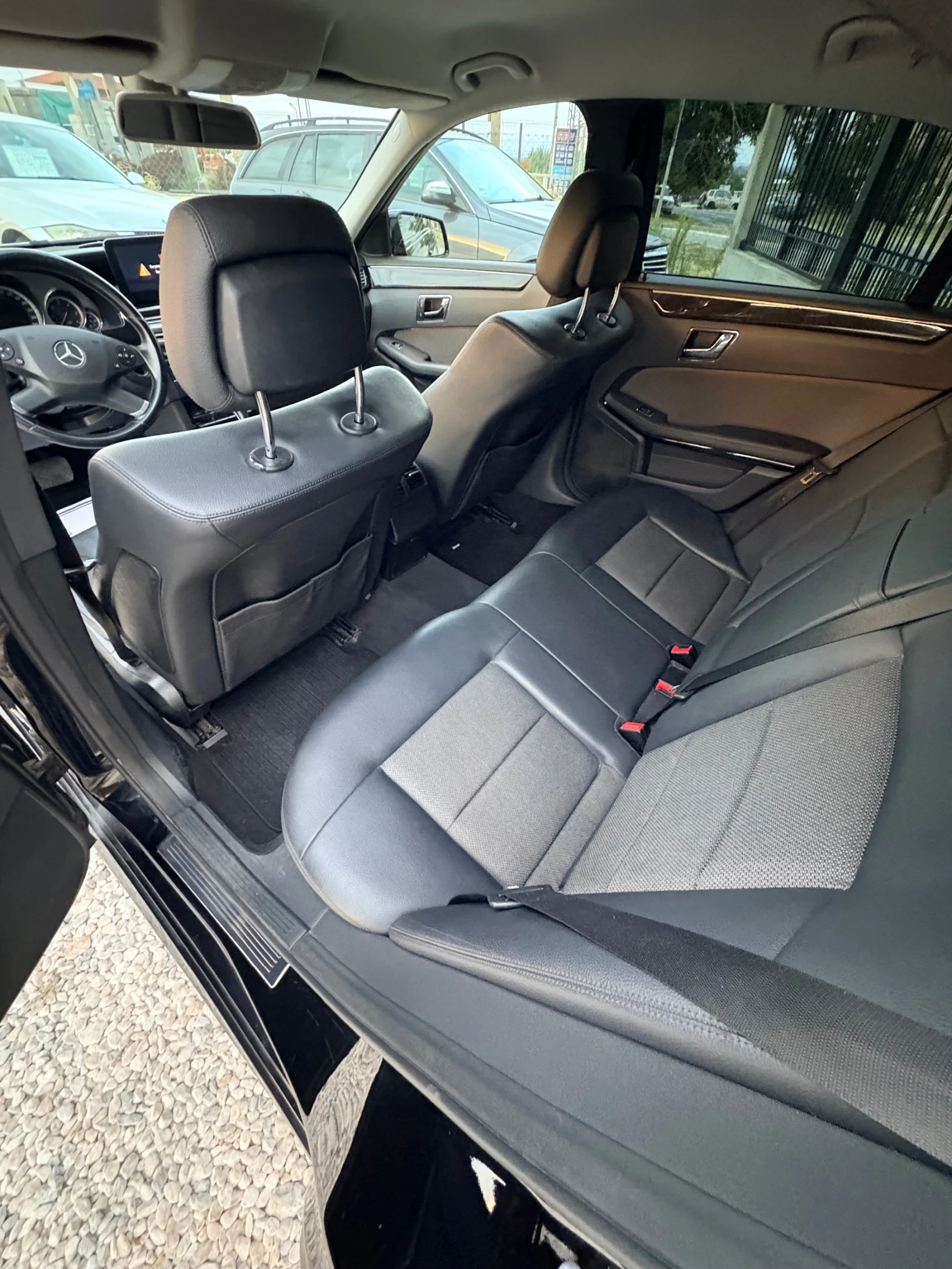 Mercedes-Benz E 220 Автомат Avangarde Сервизна История 273000км Уникат, снимка 13 - Автомобили и джипове - 55566307