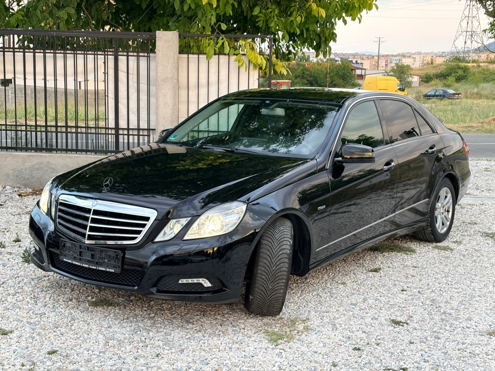 Mercedes-Benz E 220 Автомат Avangarde Сервизна История 273000км Уникат, снимка 4 - Автомобили и джипове - 55566307