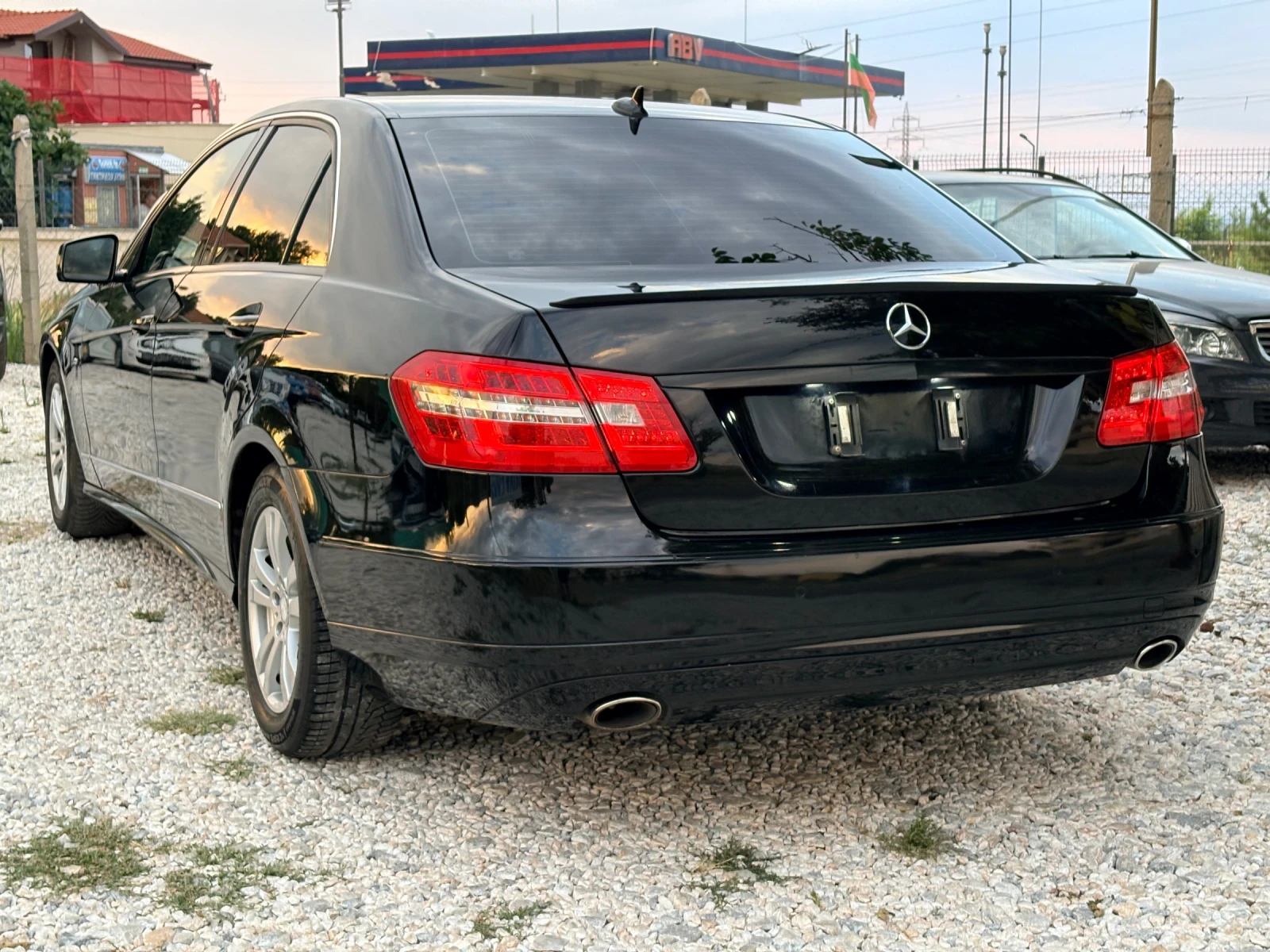 Mercedes-Benz E 220 Автомат Avangarde Сервизна История 273000км Уникат, снимка 8 - Автомобили и джипове - 55566307
