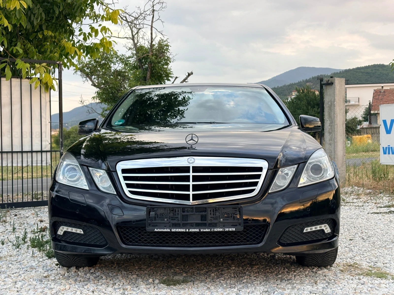 Mercedes-Benz E 220 Автомат Avangarde Сервизна История 273000км Уникат, снимка 2 - Автомобили и джипове - 55566307