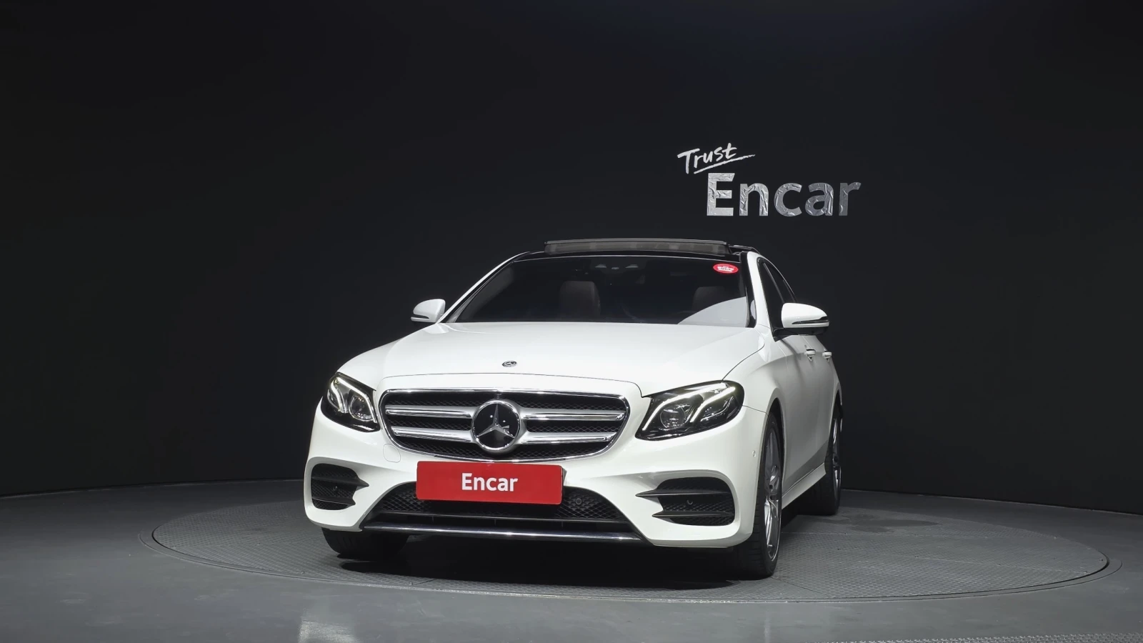 Mercedes-Benz E 300 4MATIC AMG Line | HUD | 360  | Вентилация, снимка 3 - Автомобили и джипове - 56213734