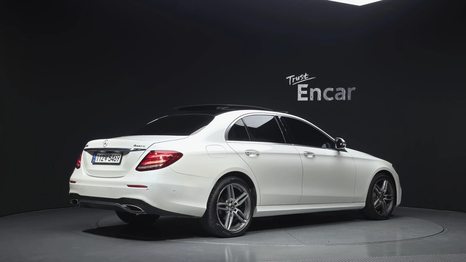 Mercedes-Benz E 300 4MATIC AMG Line | HUD | 360  | Вентилация, снимка 2 - Автомобили и джипове - 56213734