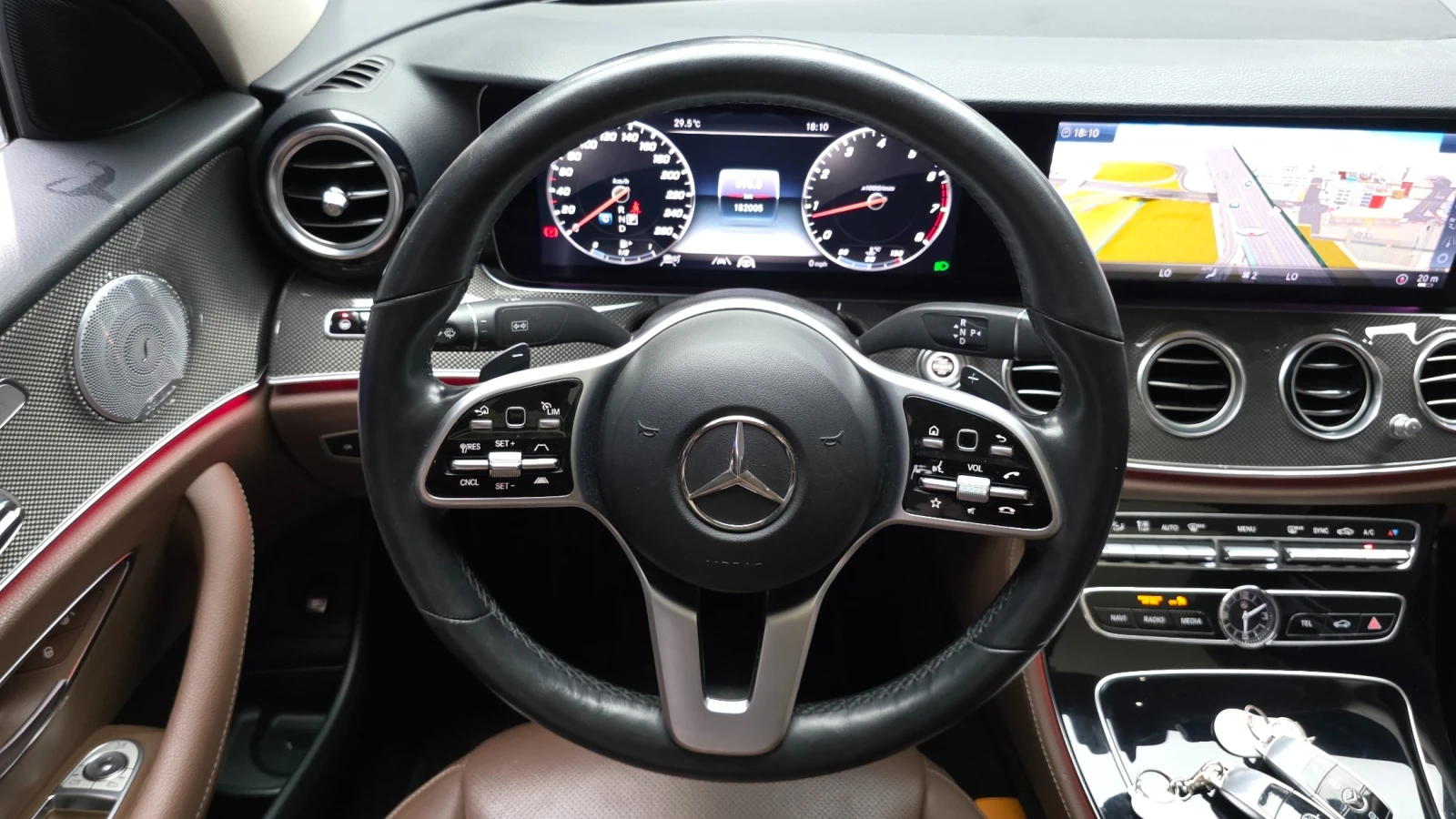 Mercedes-Benz E 300 4MATIC AMG Line | HUD | 360  | Вентилация, снимка 10 - Автомобили и джипове - 56213734