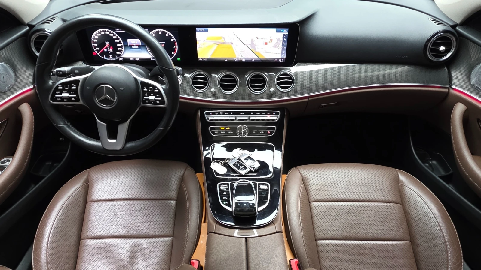 Mercedes-Benz E 300 4MATIC AMG Line | HUD | 360  | Вентилация, снимка 5 - Автомобили и джипове - 56213734