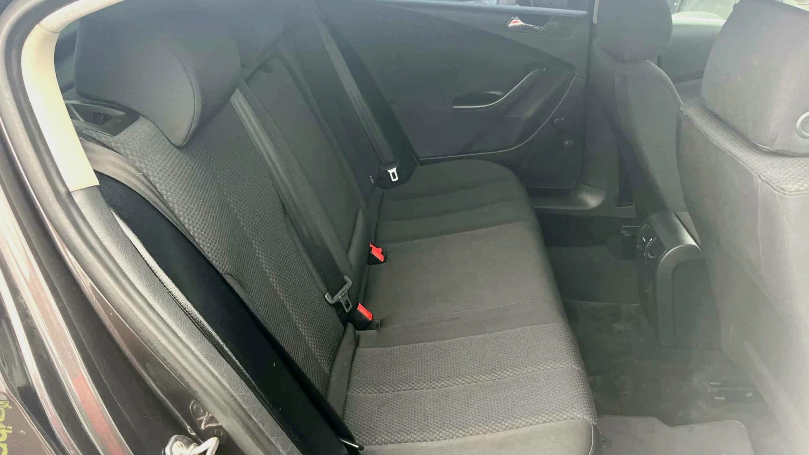 VW Passat 1.9 TDI, снимка 10 - Автомобили и джипове - 56232027