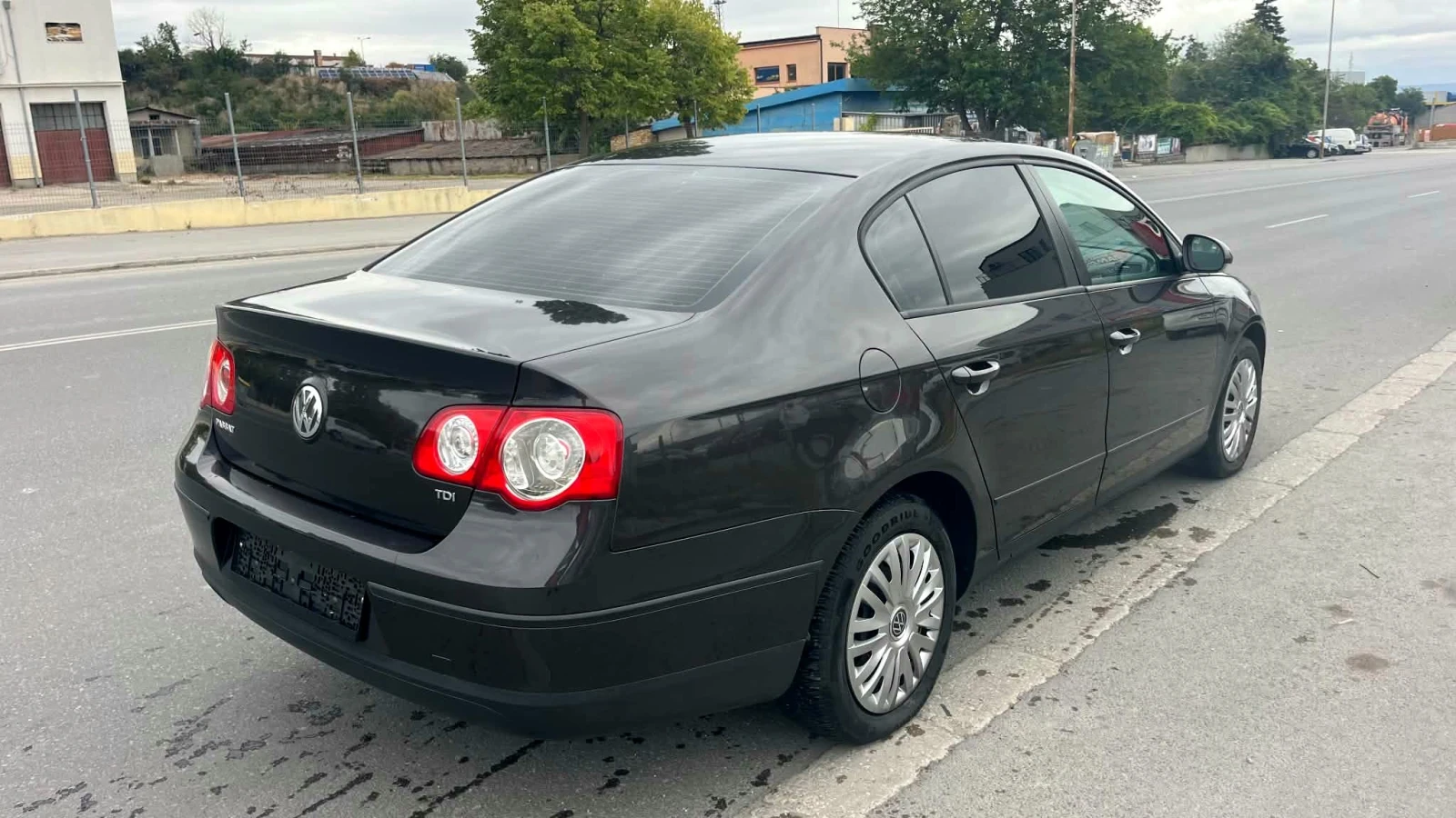 VW Passat 1.9 TDI, снимка 3 - Автомобили и джипове - 56232027