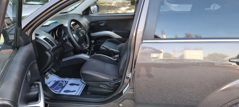 Mitsubishi Outlander 2.0tdi+ 4x4, снимка 6 - Автомобили и джипове - 45136078