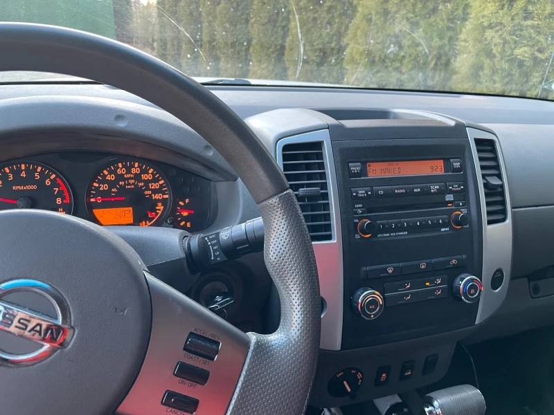 Nissan Navara, снимка 8 - Автомобили и джипове - 52067715