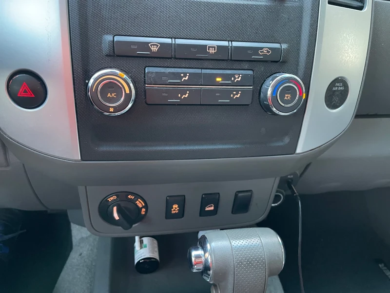 Nissan Navara, снимка 7 - Автомобили и джипове - 52067715