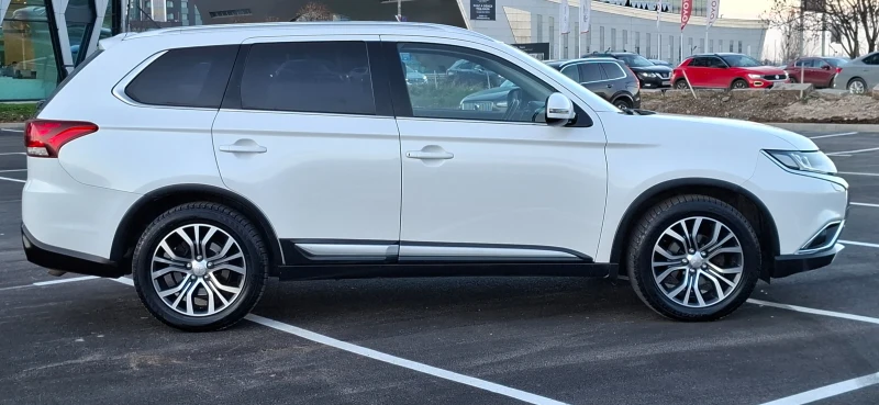 Mitsubishi Outlander 2.2 4x4 Led Камера Facelift  Бяла Перла 7места, снимка 7 - Автомобили и джипове - 52752615