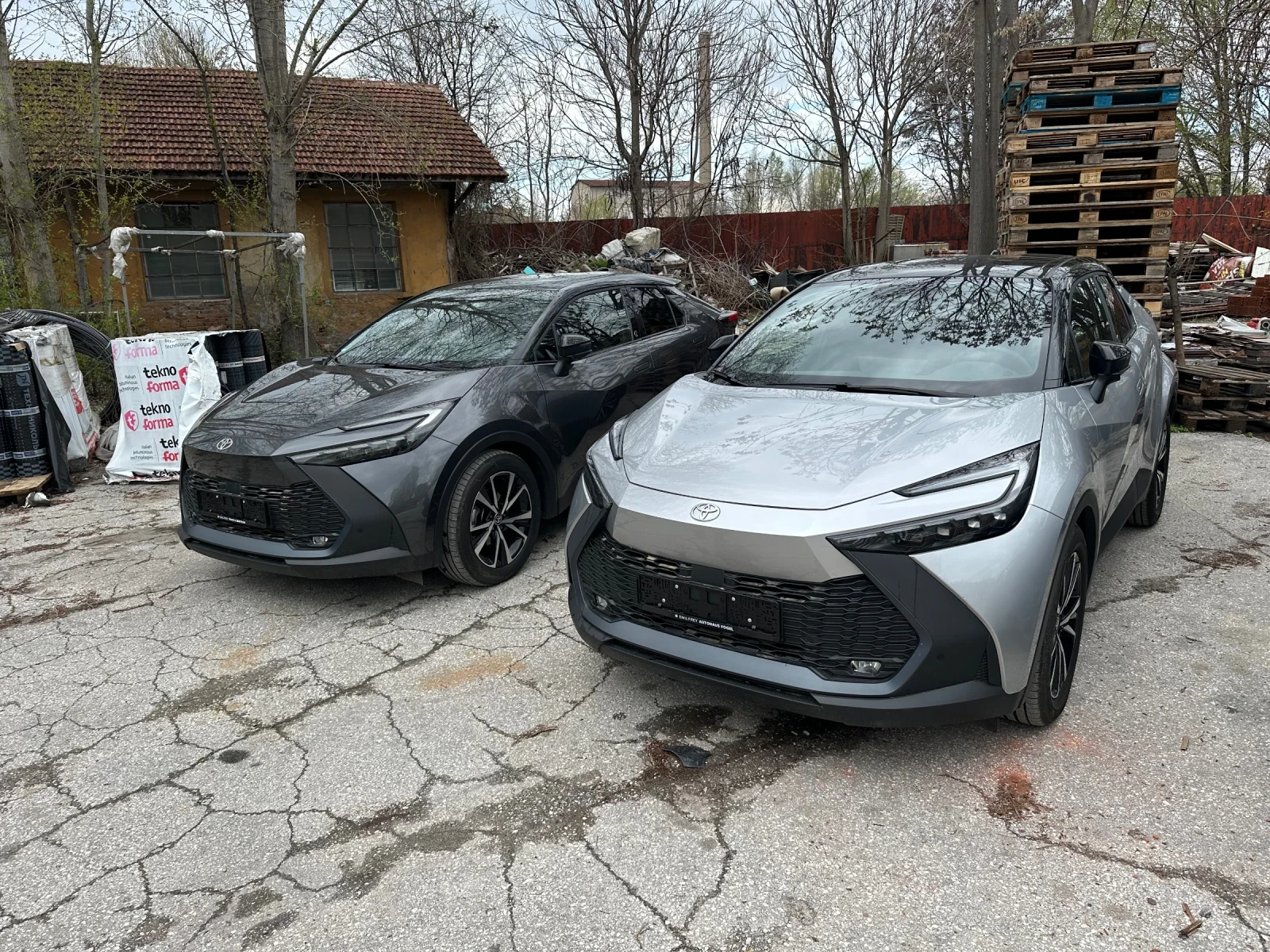 Toyota C-HR  2.0 НАЛИЧНИ  2 БРОЯ   Navi* LED* CarPlay* el Heck - изображение 2