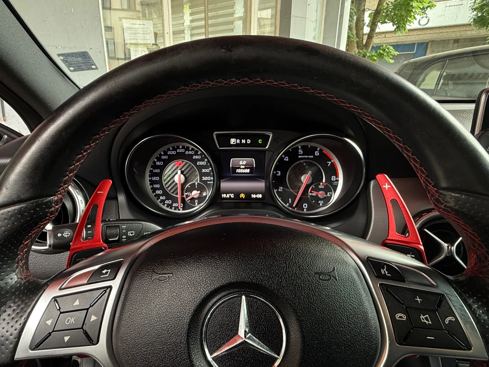 Mercedes-Benz GLA 45 AMG  - изображение 9