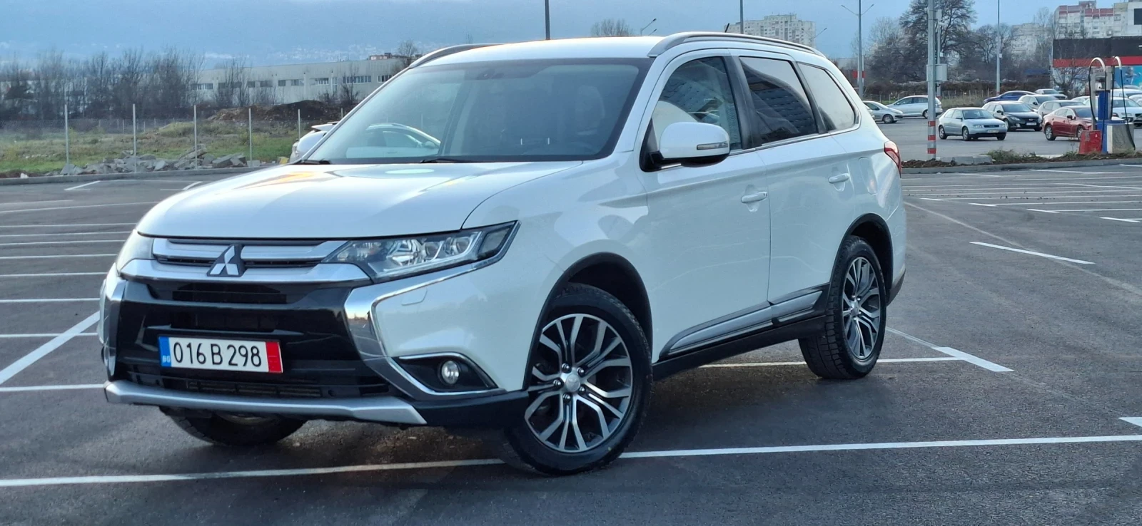 Mitsubishi Outlander 2.2 4x4 Led Камера Facelift  Бяла Перла 7места - изображение 3