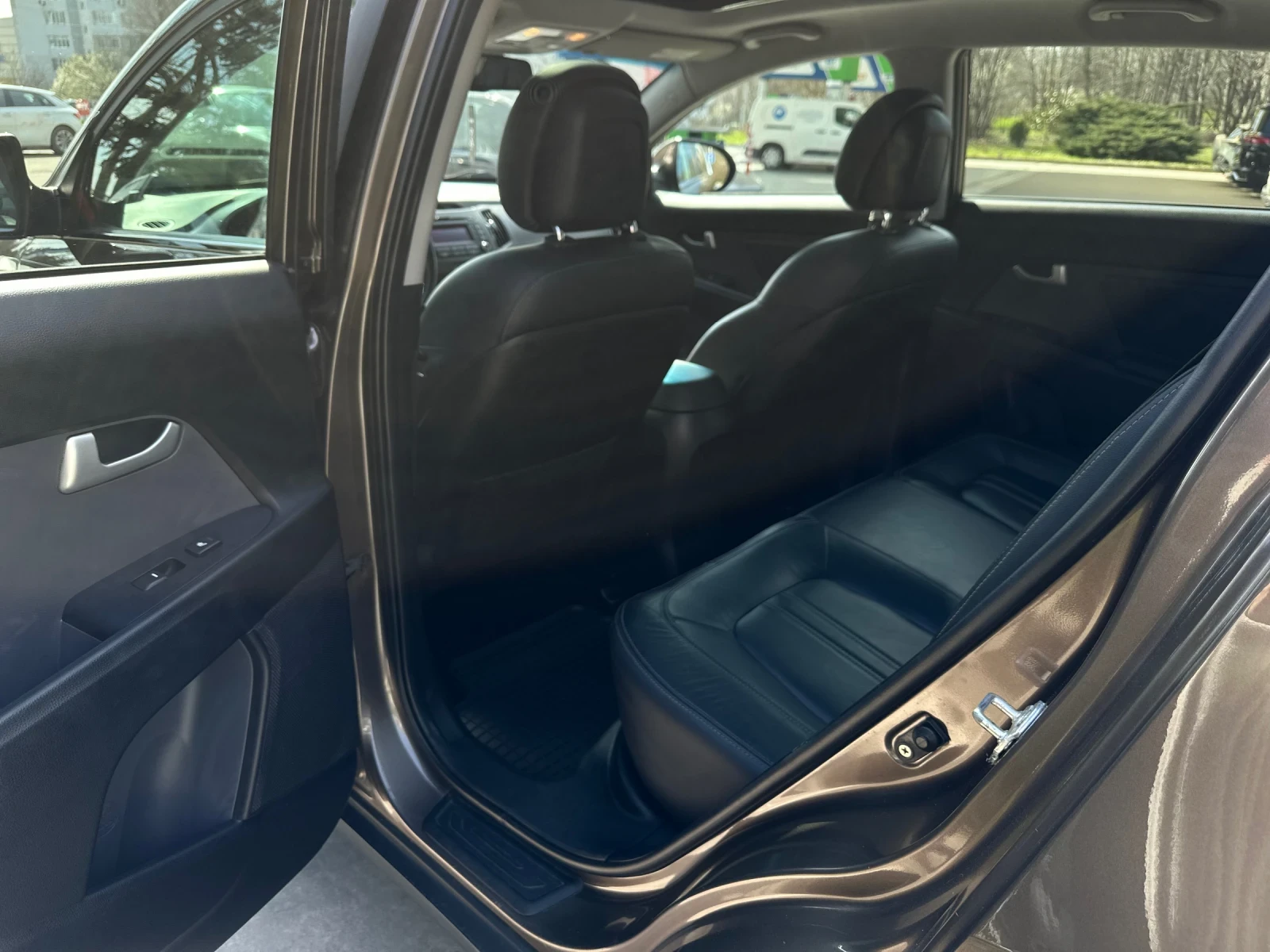 Kia Sorento 2.0 CRDI AWD, снимка 8 - Автомобили и джипове - 54676279