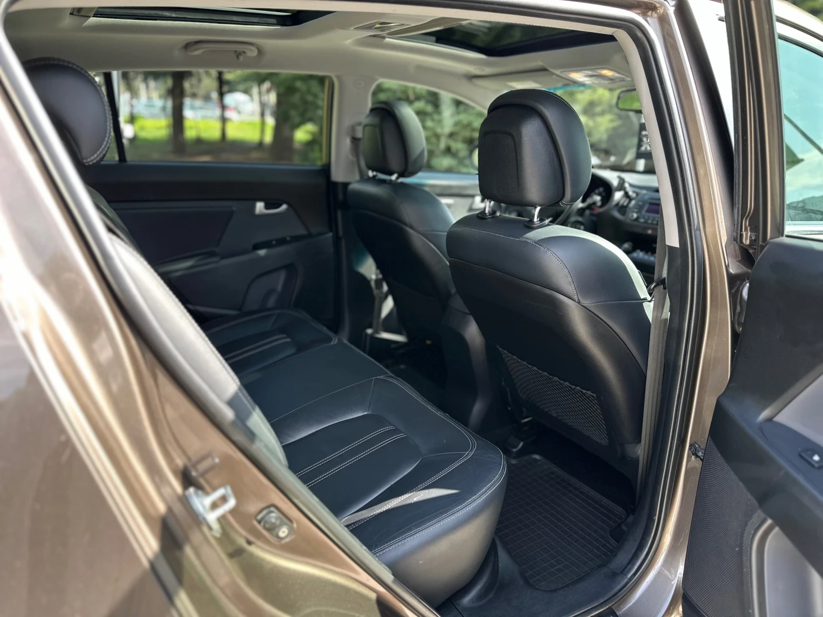 Kia Sorento 2.0 CRDI AWD, снимка 9 - Автомобили и джипове - 54676279