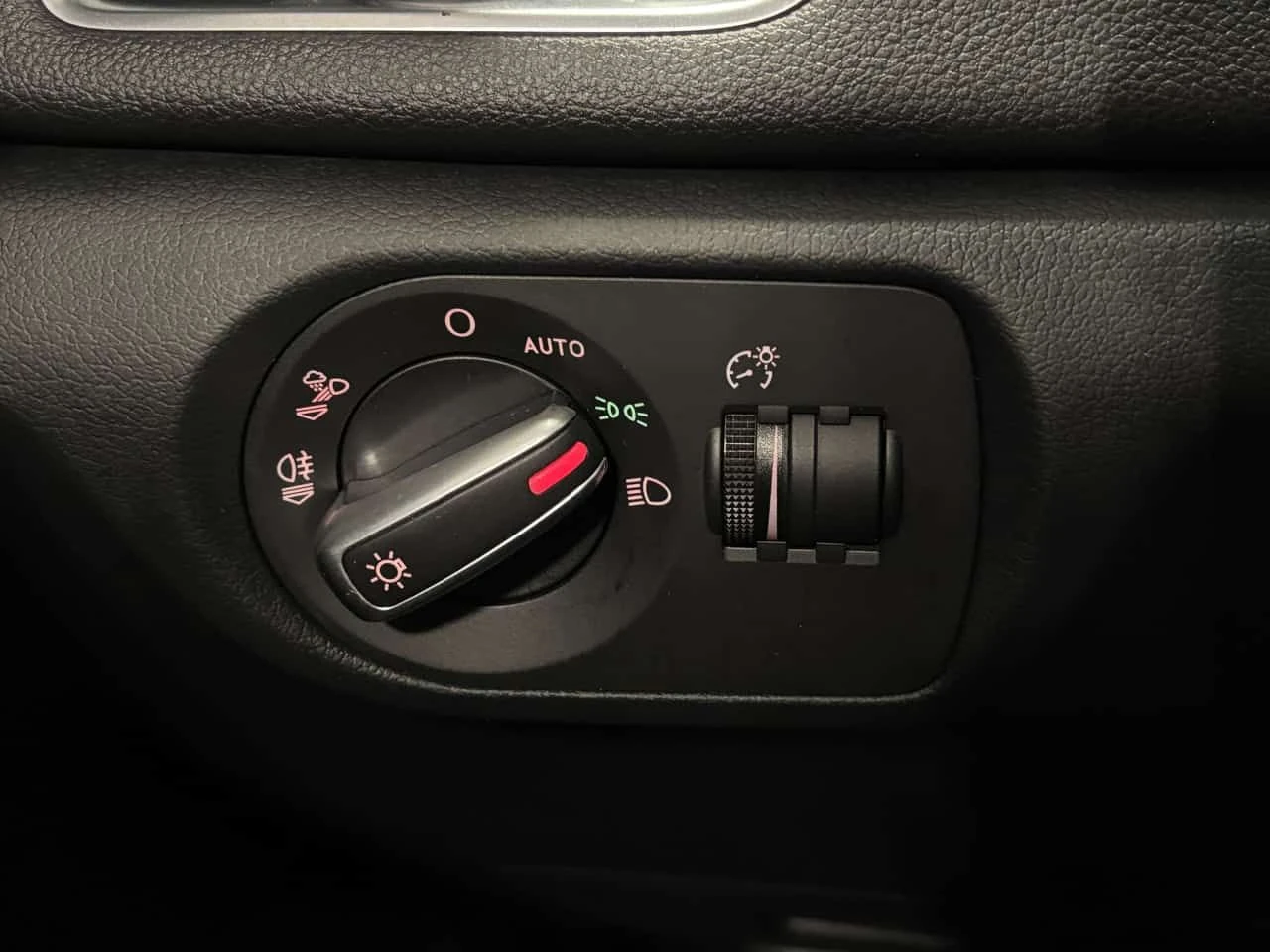 Audi Q3 * Progressiv| QUATTRO| TIPTRONIC| LEATHER| PANORAM, снимка 12 - Автомобили и джипове - 54904972