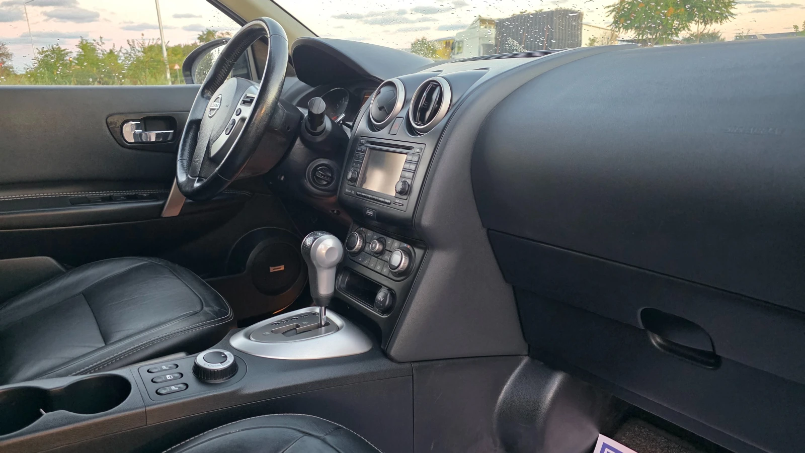 Nissan Qashqai 2.0i/141hp/7m/4X4/FUL-FUL, снимка 14 - Автомобили и джипове - 56012536