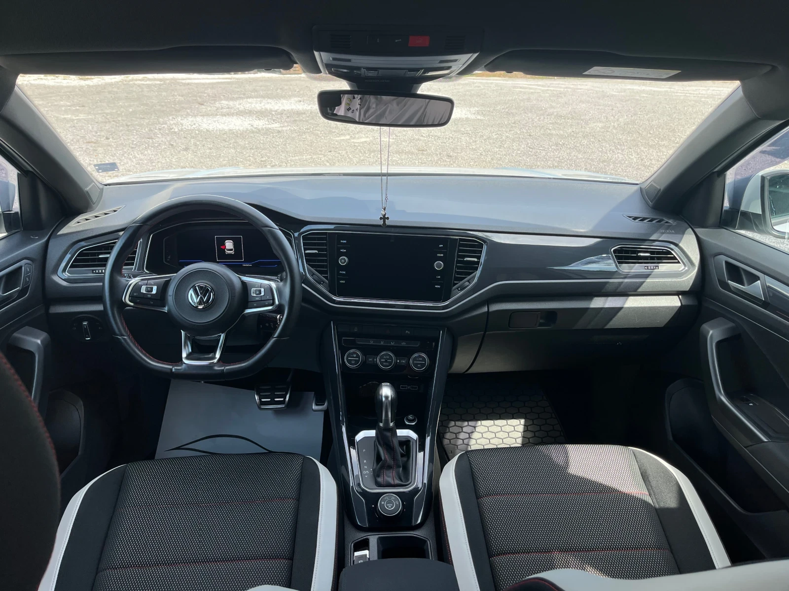 VW T-Roc, снимка 7 - Автомобили и джипове - 56050530