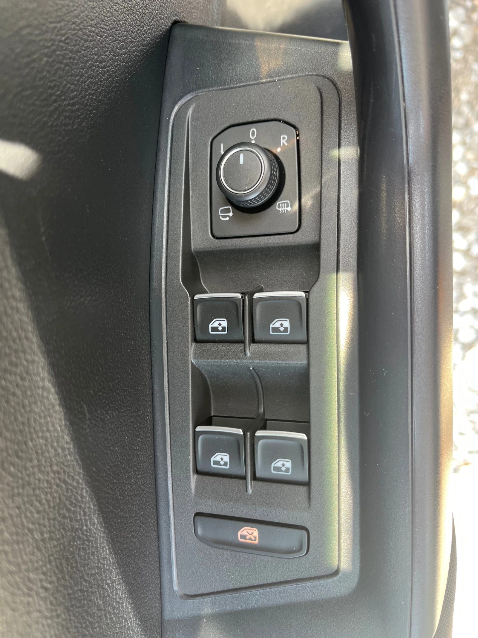 VW T-Roc, снимка 16 - Автомобили и джипове - 56050530