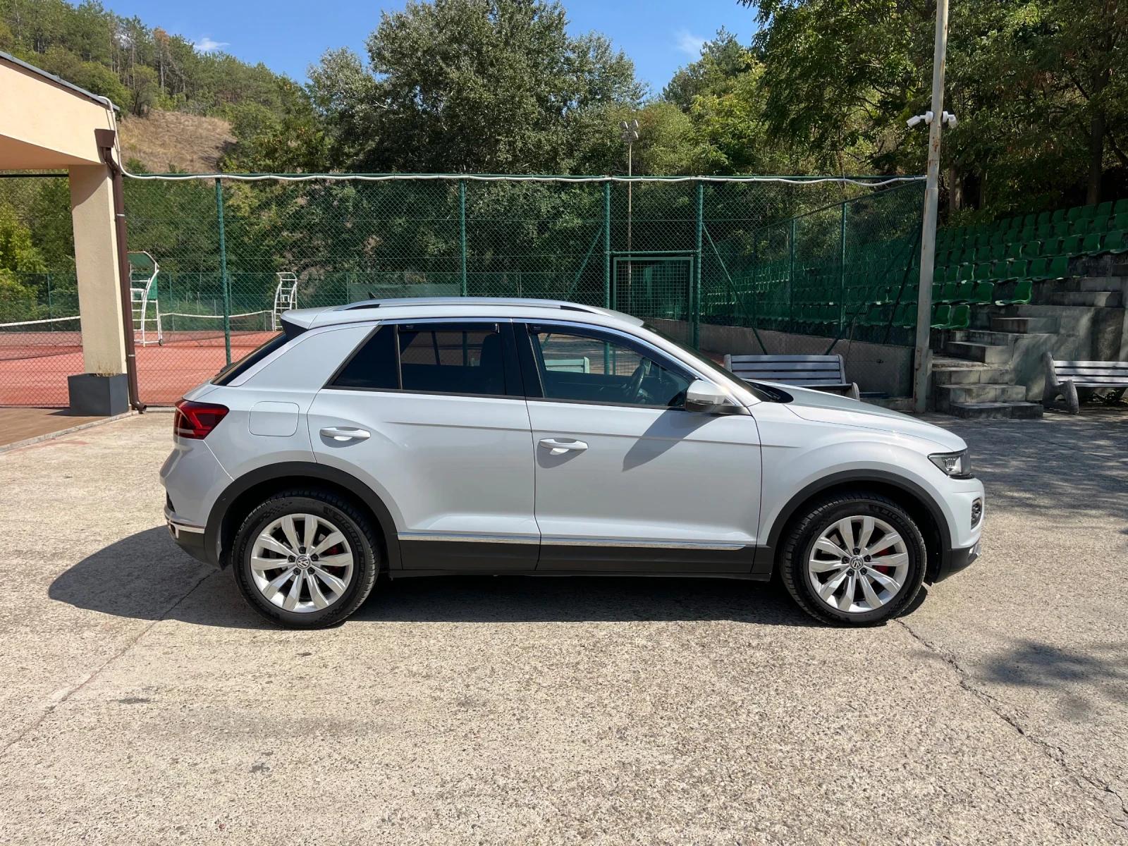 VW T-Roc, снимка 3 - Автомобили и джипове - 56050530