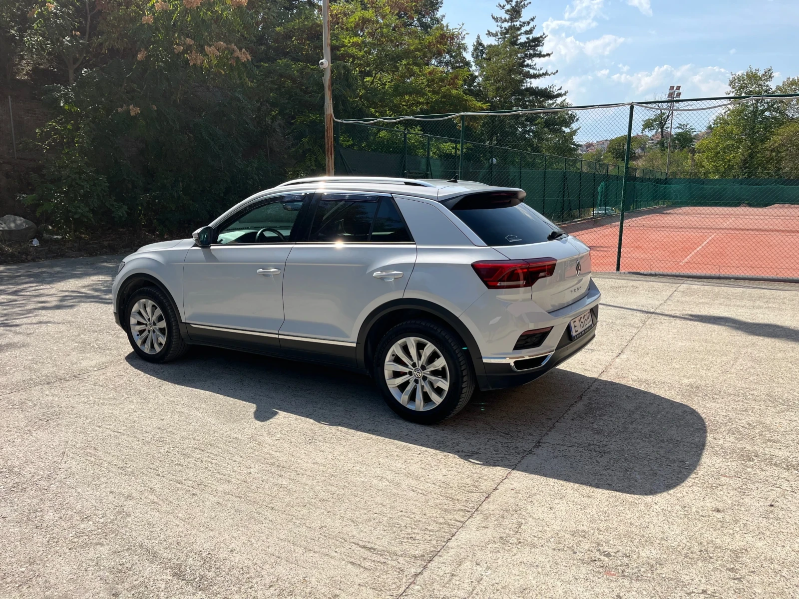 VW T-Roc, снимка 2 - Автомобили и джипове - 56050530