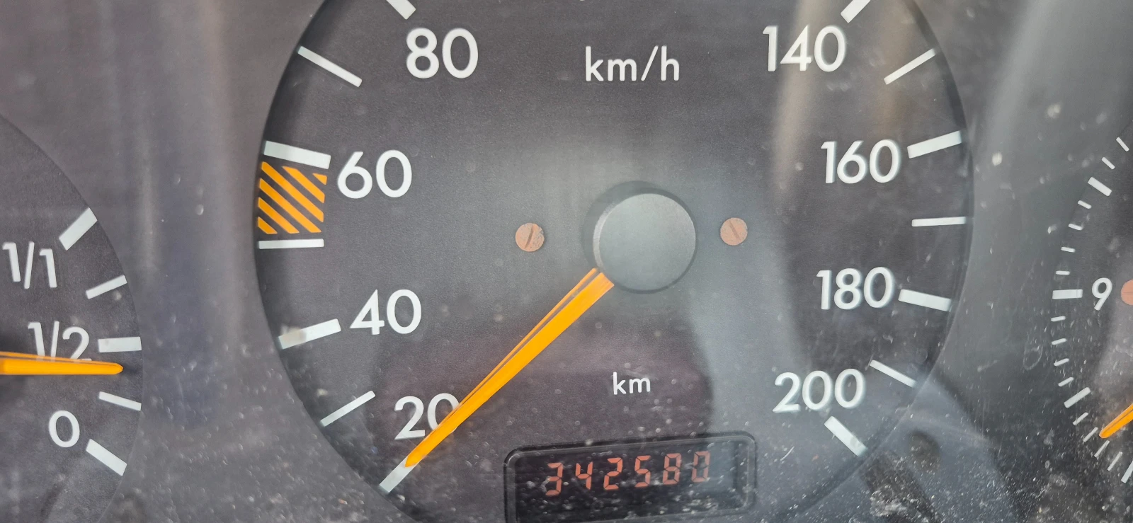 Mercedes-Benz 208 Д, снимка 9 - Бусове и автобуси - 56209384