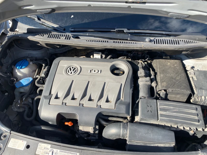 VW Touran 1.6tdi, снимка 6 - Автомобили и джипове - 48880428