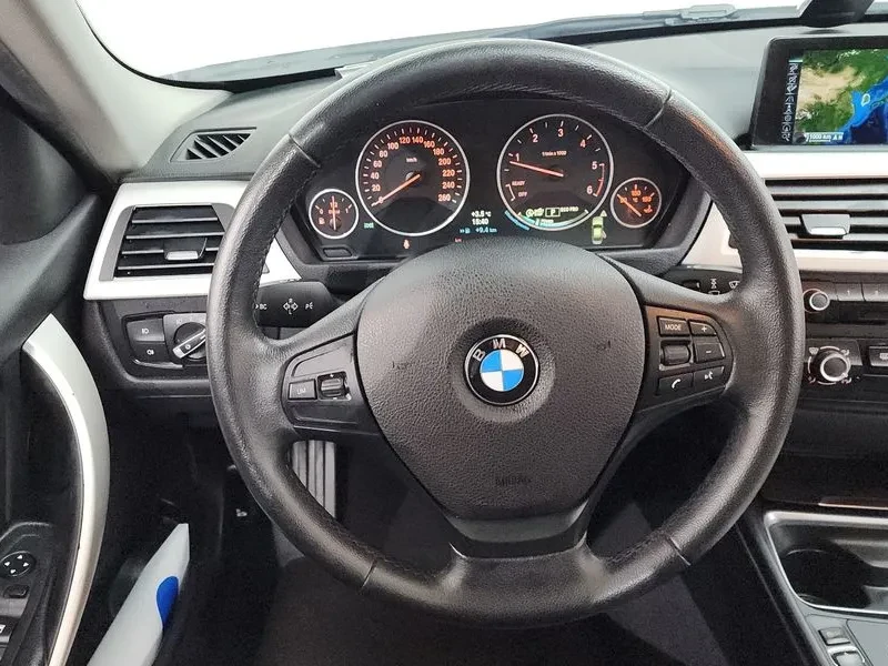 BMW 320 d, снимка 13 - Автомобили и джипове - 54589643