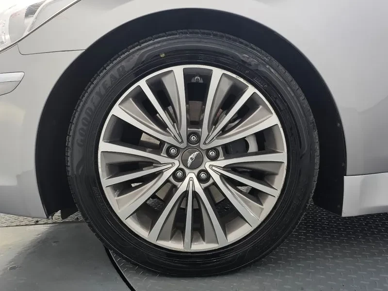 Hyundai Genesis 3.3, снимка 5 - Автомобили и джипове - 54618169