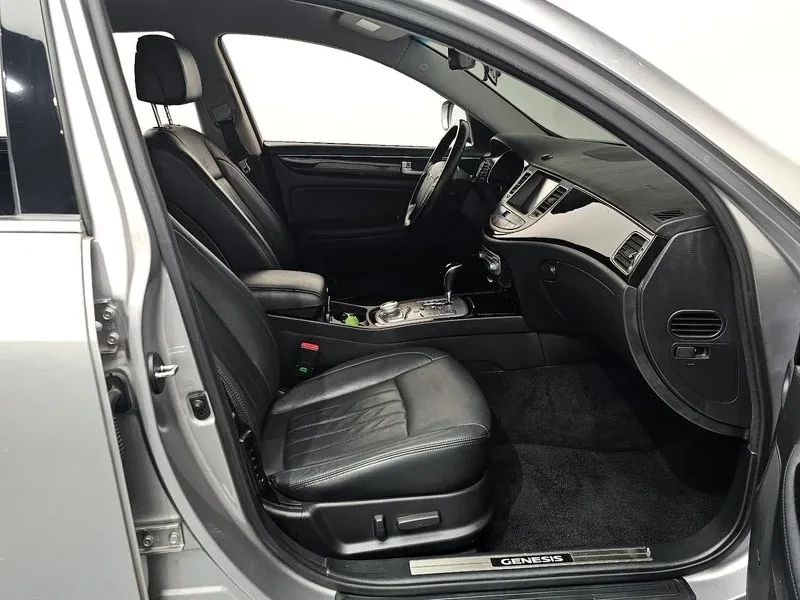 Hyundai Genesis 3.3, снимка 11 - Автомобили и джипове - 54618169