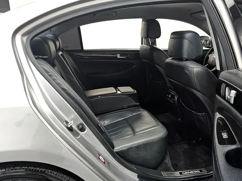 Hyundai Genesis 3.3, снимка 12 - Автомобили и джипове - 54618169