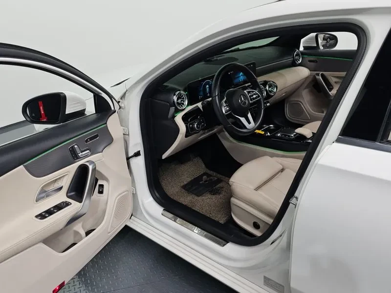 Mercedes-Benz A 220 W177 A220 Sedan, снимка 10 - Автомобили и джипове - 54940965