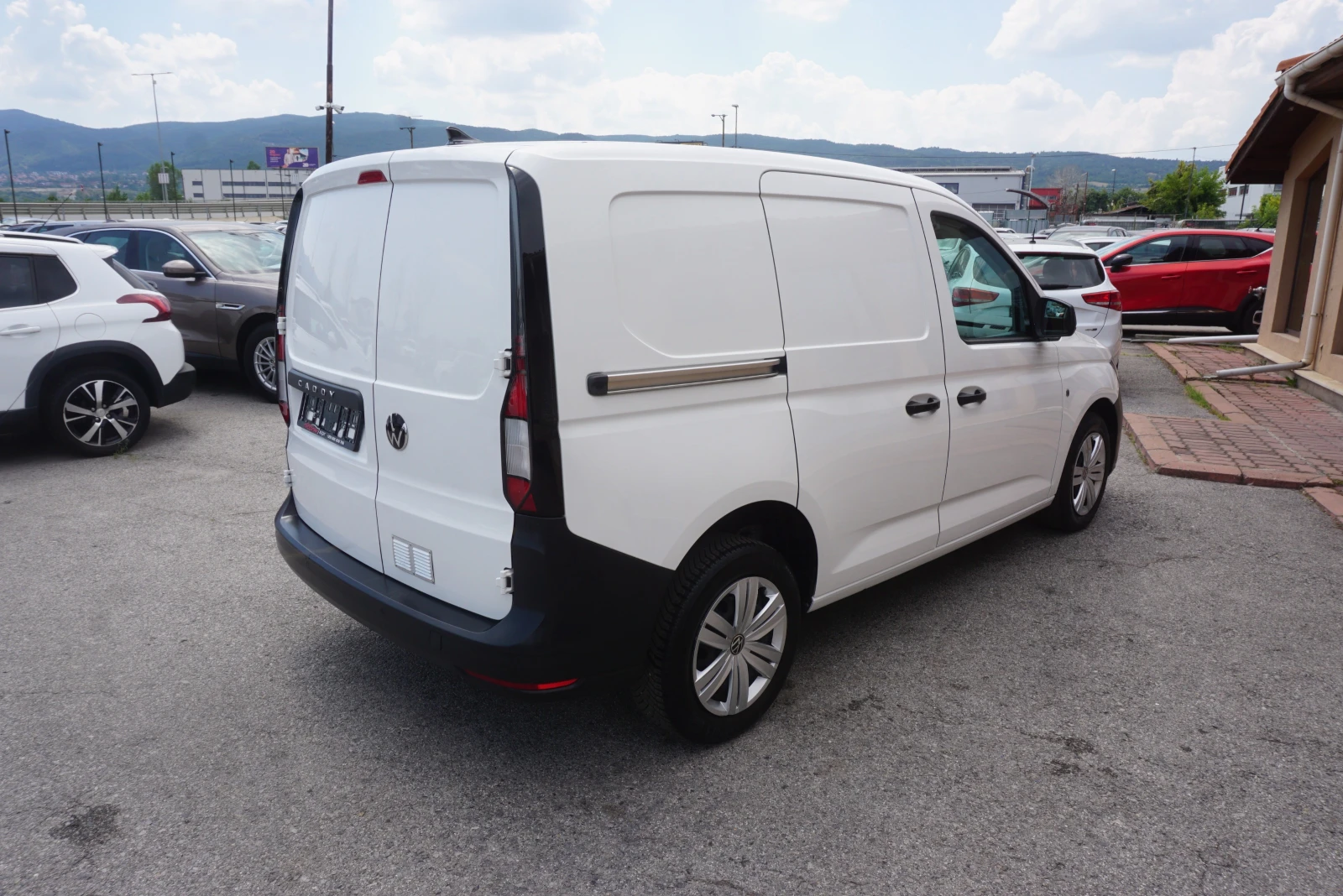 VW Caddy 2.0tdi, снимка 3 - Автомобили и джипове - 10036213