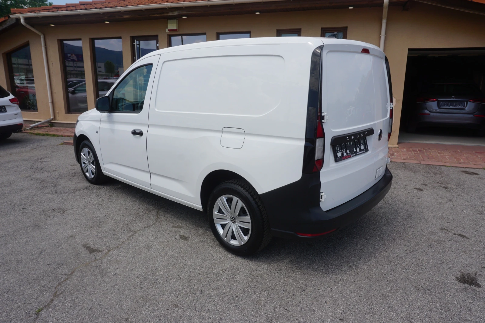 VW Caddy 2.0tdi, снимка 4 - Автомобили и джипове - 10036213
